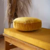 welurowy żółty puf do pokoju dziecka i salonu