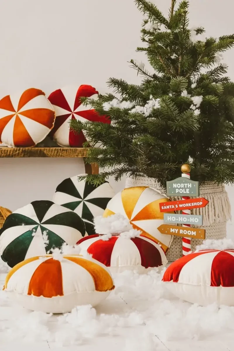 świąteczny pomysł na prezent poduszki cukierki kolorowe