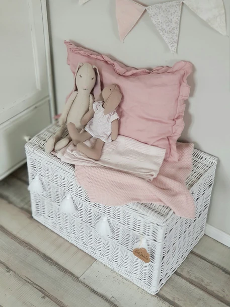 kufer wiklinowy biały do pokoju dziecka na zabawki