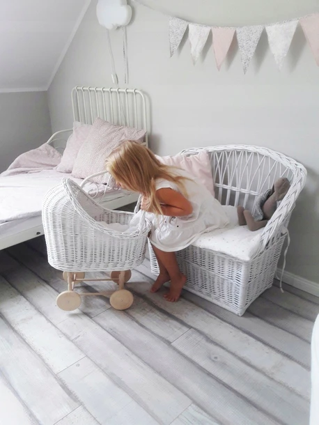 ławka wiklinowa biała prezent dla dziecka do pokoju