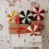 poduszki patchworkowe kolorowe cukierki świąteczne prezenty