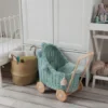 wózek dla lalek miętowy z miętowymi pomponami pomysł na prezent