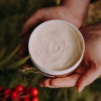 balsam do rąk i stóp naturalny kosmetyk polska marka naturalnych kosmetyków luuv concept balsam na suche dłonie