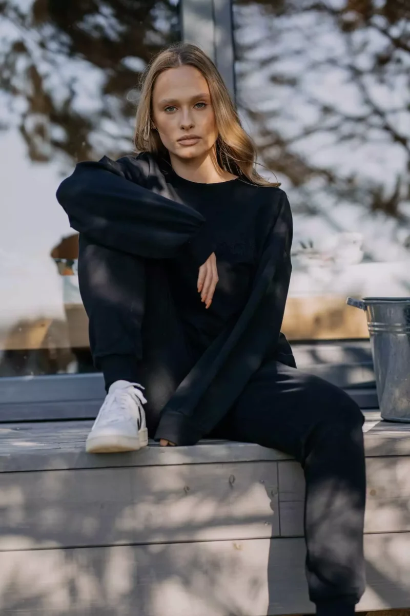 czarny dres luuv concept white pocket polska marka prezent dla kobiety homewear