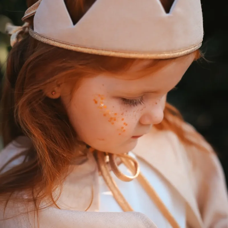 złoty ekologiczny dekoracyjny brokat do ciała i twarzy dla dzieci luuv concept polska marka halloween karnawał urodziny prezent
