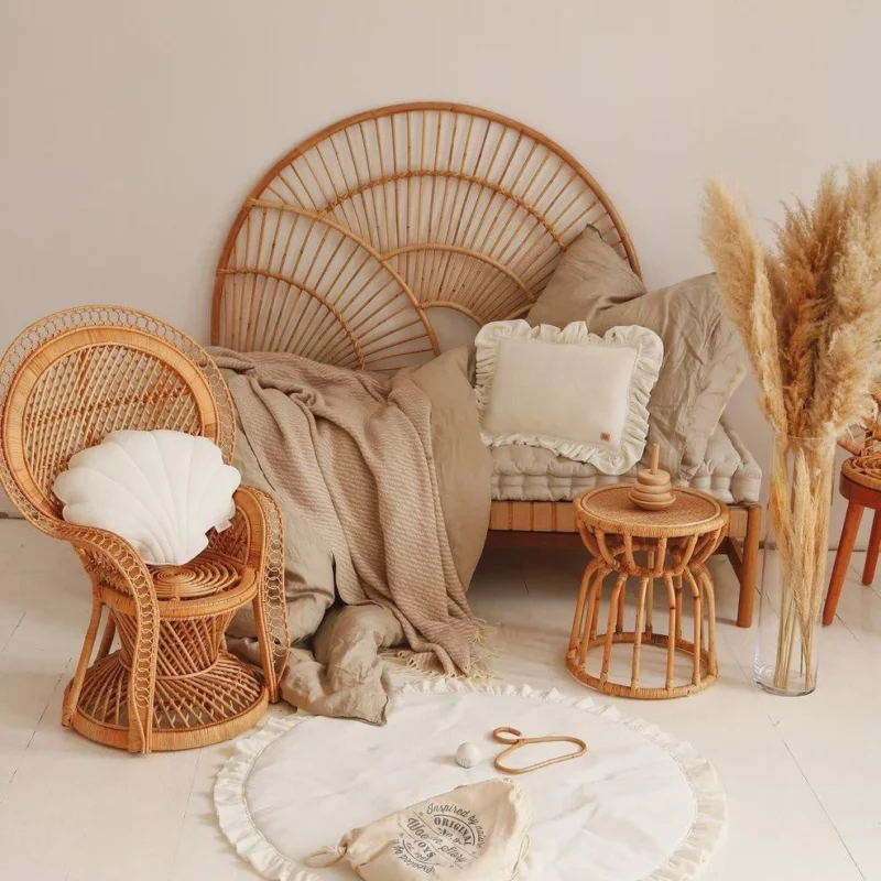 biała dekoracyjna poduszka welwetowa dodatki do wnętrz polska marka luuv concept