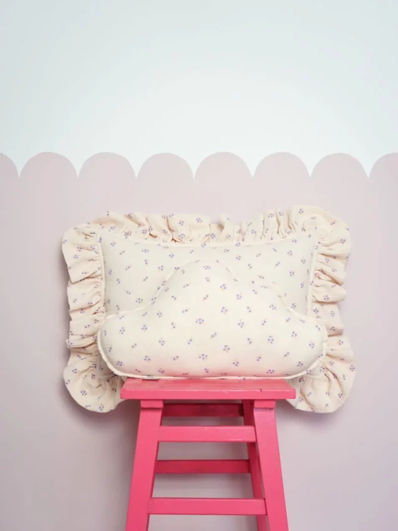 muślinowa chmurka poduszka dla dzieci fioletowa niezapominajka luuv concept polska marka