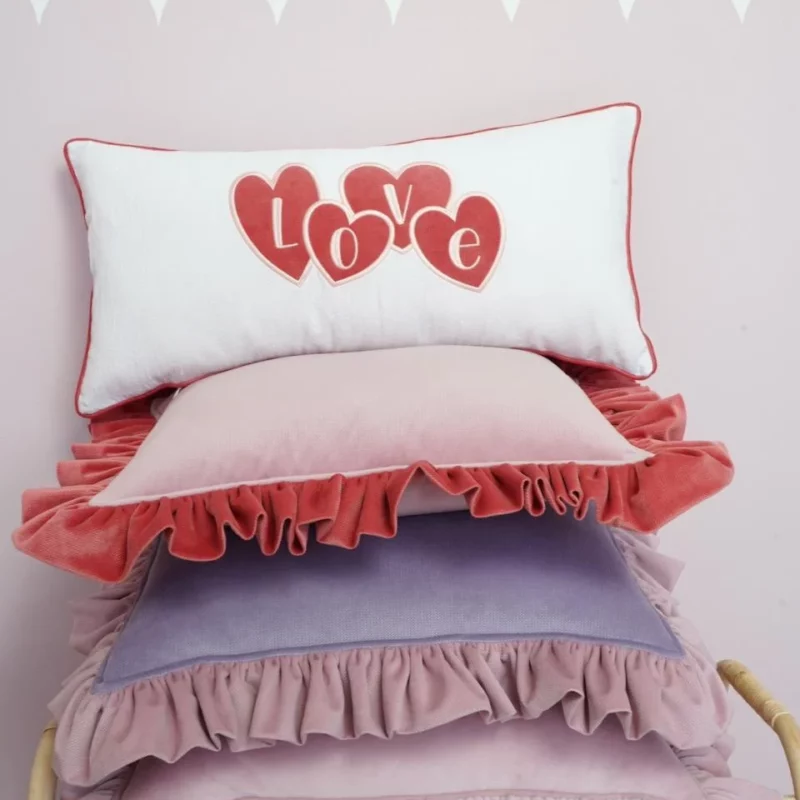 poszewka ozdobna haftowane serca na poduszkę red love polska marka luuv concept
